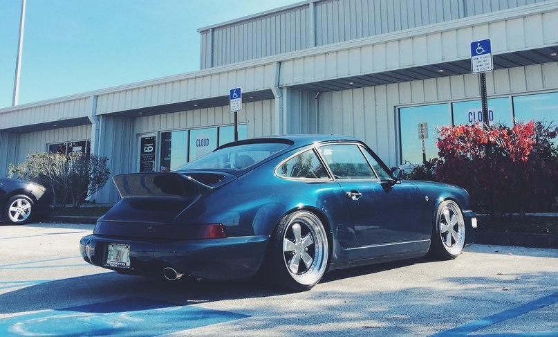 Porsche 911.