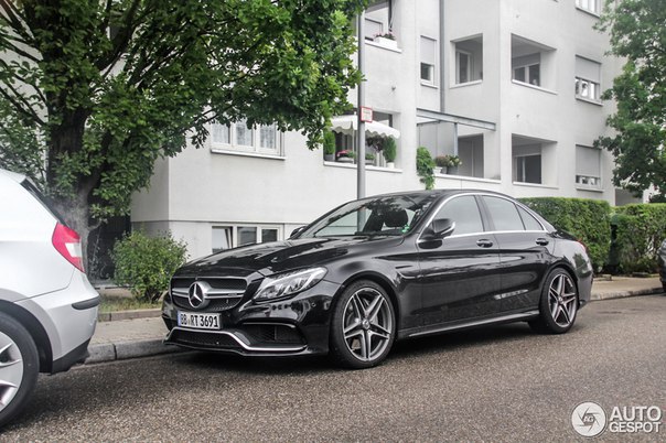 Mercedes-AMG C 63 - 3