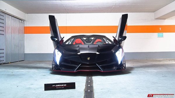 Lamborghini Veneno Roadster. - 5