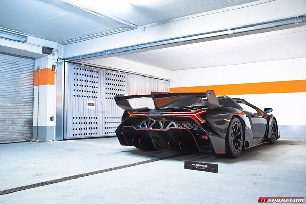 Lamborghini Veneno Roadster. - 3