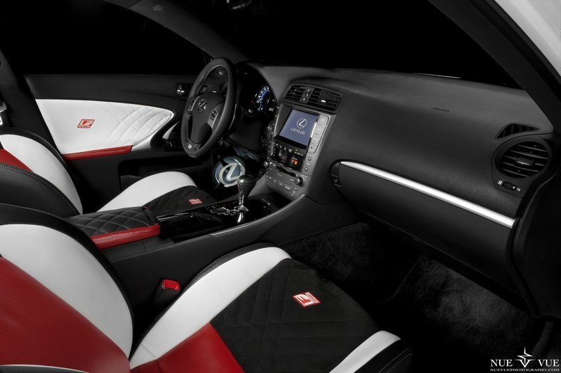 Lexus IS350. - 5