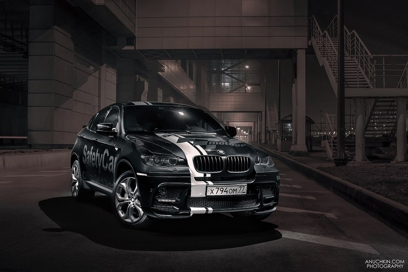 BMW X6.