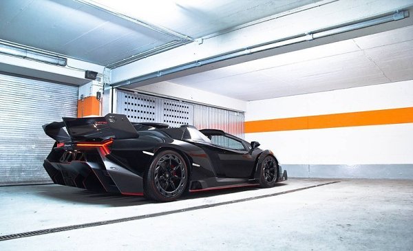 Lamborghini Veneno Roadster. - 8