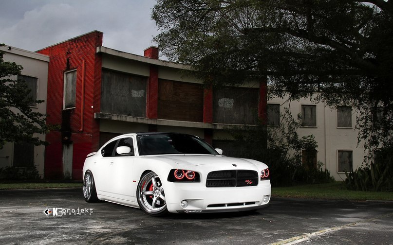 Dodge Charger R/T.