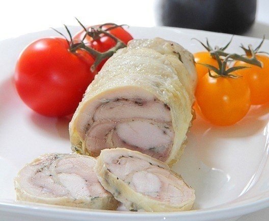 Паровой куриный рулет.Ингредиенты:два вида куриного мяса: куриные ножки и куриное филе.петрушка, ...