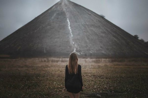 Прощение довольно эгоистичная вещь. Оно делает лучше того, кто прощает. Но ничему не учит прощёного.