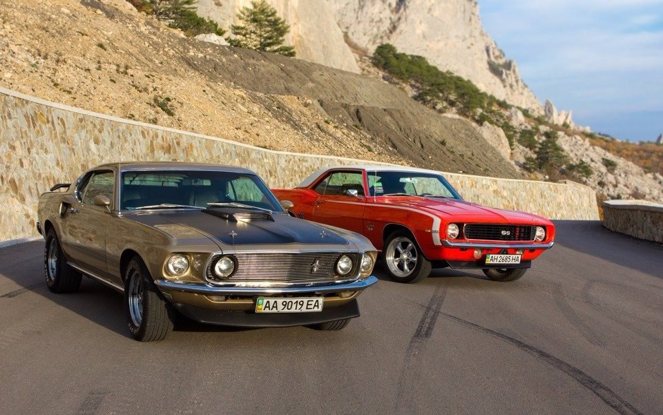 ' 69 Camaro SS and ' 69 Mustang Mach 1