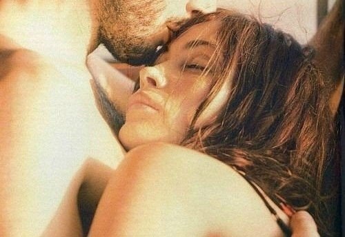 — Ты хочешь что-то сказать? — Я люблю тебя. — И только? — И только тебя.