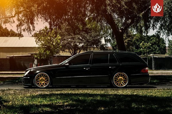 Mercedes-Benz E-Class Estate. - 2