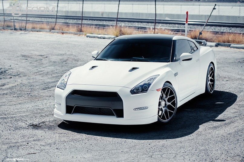 Nissan GT-R.