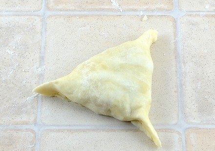 Нежное куриное мясо в хрустящем слоеном тесте. Ингредиенты: 250 г муки 100 г масла 700 г курицы (2 ... - 8