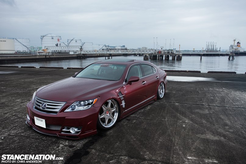 Lexus LS. - 2