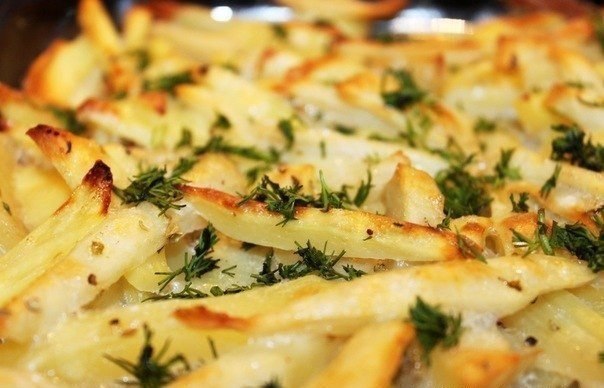 Запеченый картофель (без масла).Ингредиенты:Картофель - 500 гЯичный белок - 2 штСоль, перец и другие ...