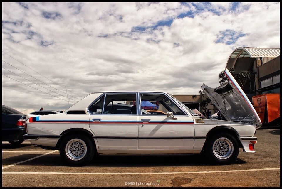 BMW 5 Series E12 - 4