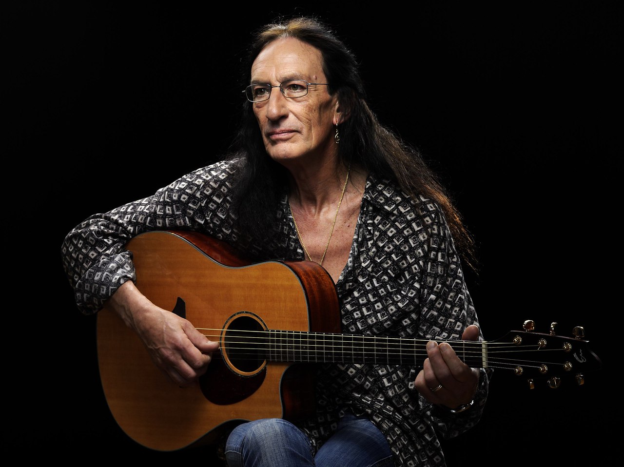     : 24  1945     (Ken Hensley) -  ...