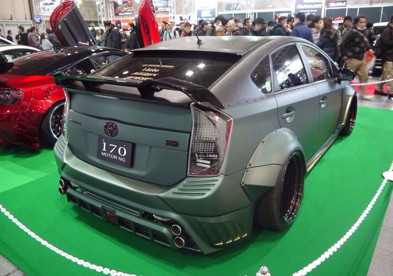 SPARK CUSTOM GARAGE PRIUS