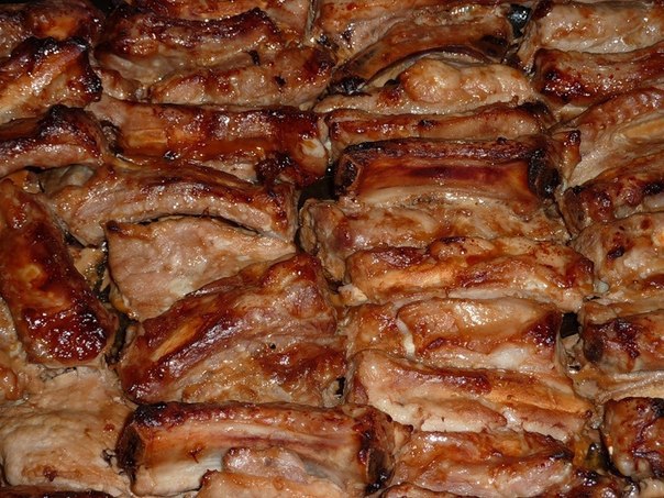 Запеченные свиные ребрышки -вкуснота.Кто откажется от шашлыков, -никто, а кто откажется от таких ...
