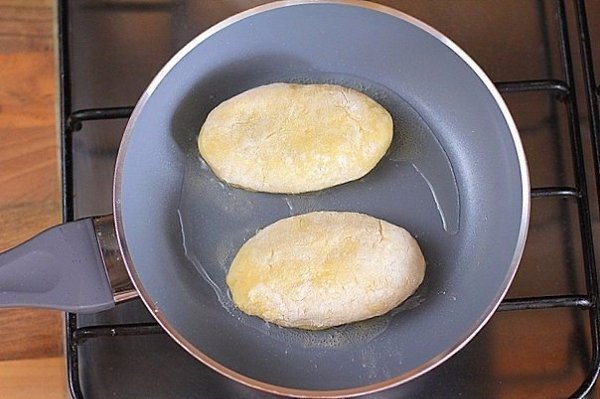 Картофельные зразы с грибами. Ингредиенты: 8 шт. картофель (крупный) 500 г шампиньоны 2 шт. лук ... - 5