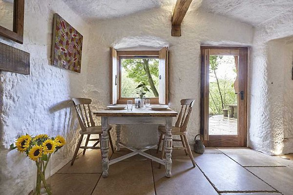 Австралия , мужчина превратил пещеру возрастом в 250 миллионов лет в уютное жилище с канализацией, ... - 12