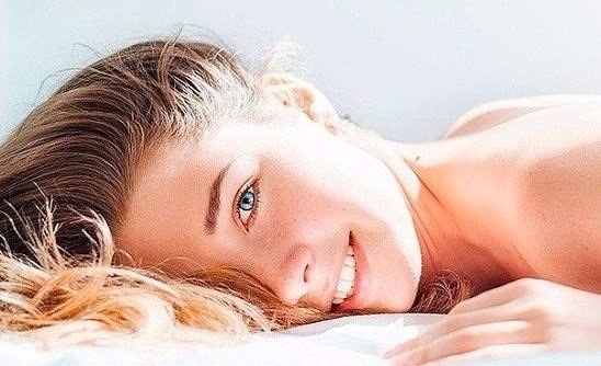 Идеальный уход за лицом. Каждый день, за час до сна, наноси на лицо смесь глицерина и витамина Е. ...