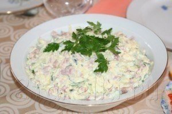 Салат «Неженка».Вкусный праздничный салатик, нежный, но пикантный за счет чесночка.Ингредиенты:400 ... - 5