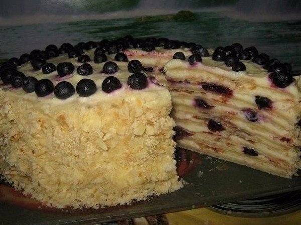 Торт "лесная ягодка" на сковороде.Очень вкусный торт,на который по времени приготовления ...
