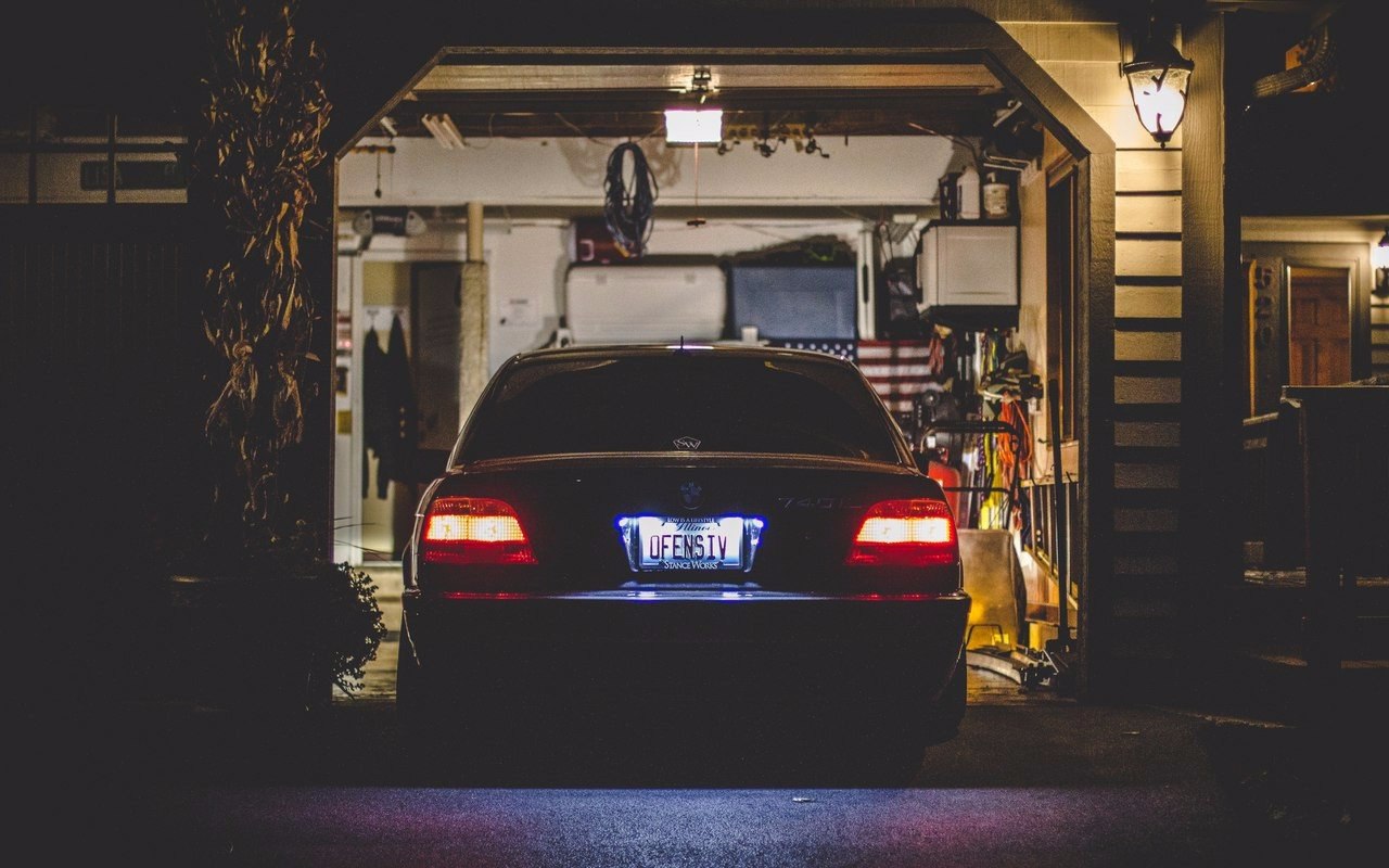 BMW 7 Series E38 - 2