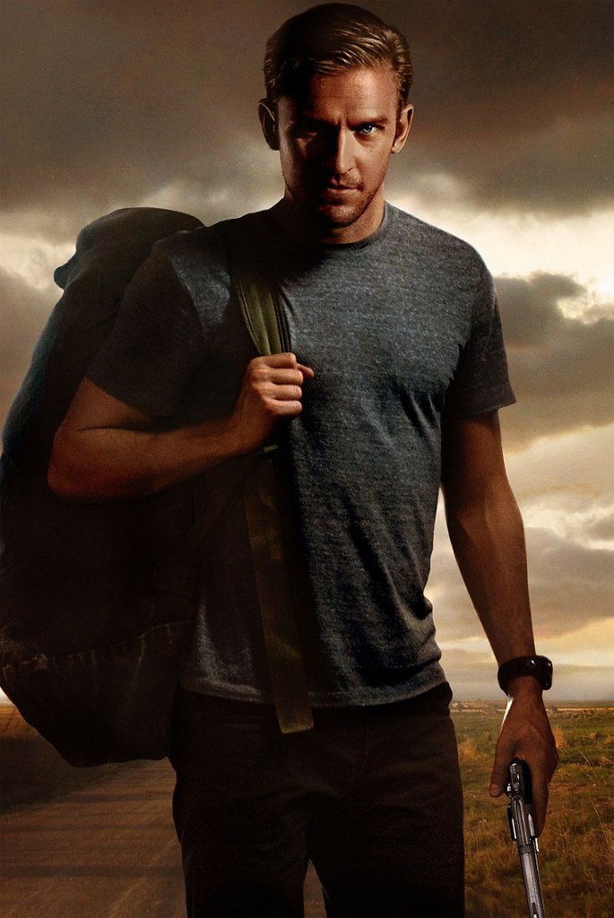 Гость (2014) Жанр: триллер 6,7/10 Семья Петерсон недавно потеряла на войне в Афг