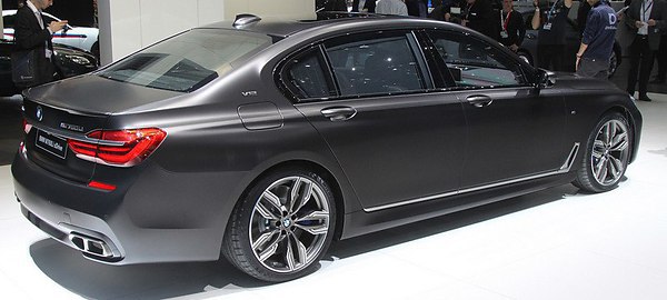 BMW M760Li xDrive.   