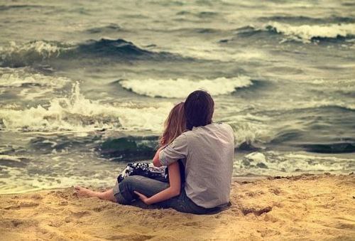 Кто Тебя придумал? Может, Солнце? Чтобы, обжигая, по утрам Проникать в закрытое оконце И скользить ...