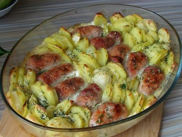 Мясные рулетики с картошкой в сливках.Ингредиенты:-Мясо-500 гр.-Яйцо-2 шт.-Сливки 33%-3 стол.л.+200 ...
