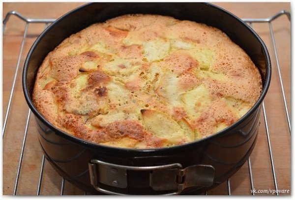 Очень вкусная шарлотка.Ингредиенты:- 2-3 яблока,- 1 чашка муки (чашка 240 мл),- 1 чашка белого ... - 9