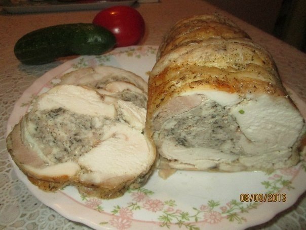Куриный рулет со специями.Рецепт Марины Гуськовой От курицы отделить кожу, максимально сохраняя её ...