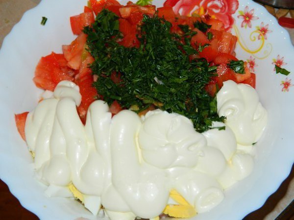 Салат "Праздничный". Салат из куриного мяса, ветчины, овощей и сыра получается очень ... - 5