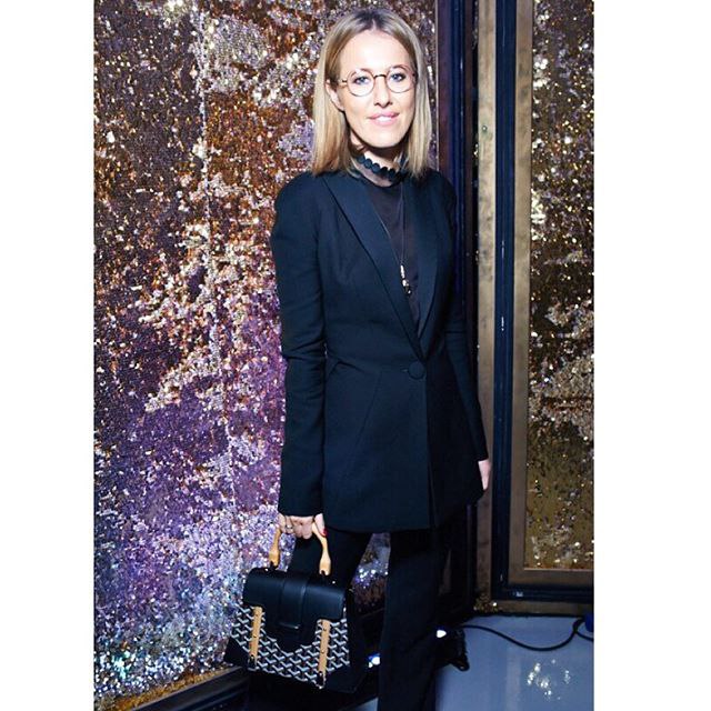 At @esterabnerofficial wearing @esterabnerofficial suit , @cartier jewelry and @goyard_paris bag