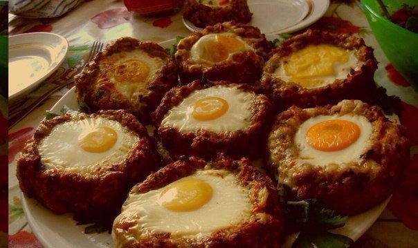 Мясные ватрушки.без подсчета, т.к количество ингредиентов индивидуально.фарш из куриных грудок, лук, ...