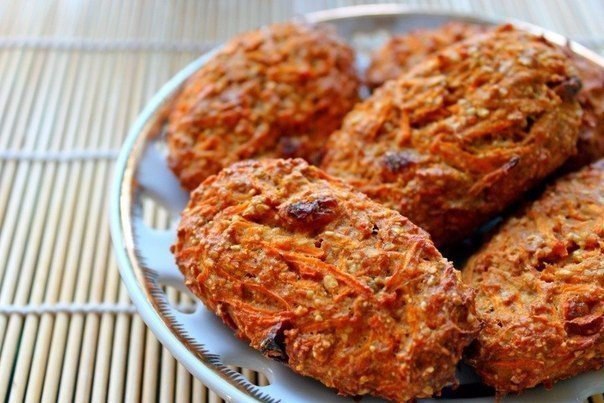 Морковное печенье.Отличный десертИнгредиенты:Морковь 1 шт (80-100 г),овсяная мука 50 г, белок 1 ...