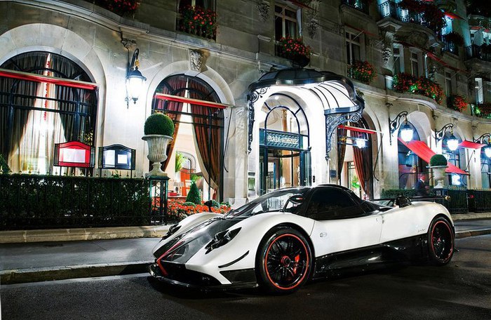 Pagani Zonda. 7.3 litre V12. 354 /.,  678 /