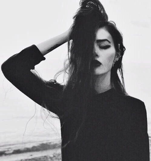 Уже не больно .. Уже не страшно, Уже сносимы – любые бури.. Не может быть убитым – дважды, Тот, кто ...