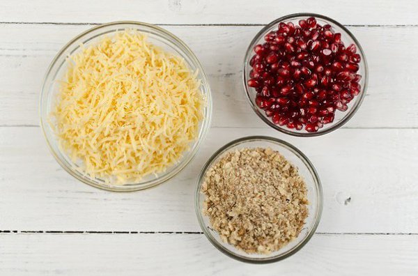 САЛАТ "КРАСНАЯ ШАПОЧКА" ИНГРЕДИЕНТЫ: грудка куриная 300 г картофель 300 г морковь 350 г ... - 6