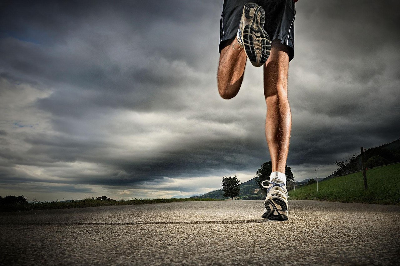 Я не могу остановиться вперед вперед. Цитаты про бег. Высказывания про бег. Афоризмы про бег. Мотивирующие фото.