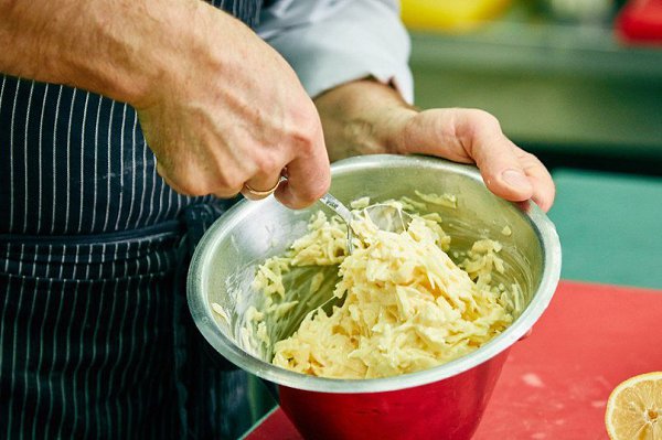 ДРАНИКИ.Ингредиенты- картофель 6 шт.- яйца куриные 1 шт.- мука 2 ч.л.- сметана 150 г- специи по ... - 2