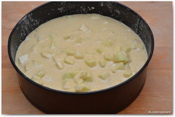 Очень вкусная шарлотка.Ингредиенты:- 2-3 яблока,- 1 чашка муки (чашка 240 мл),- 1 чашка белого ... - 6