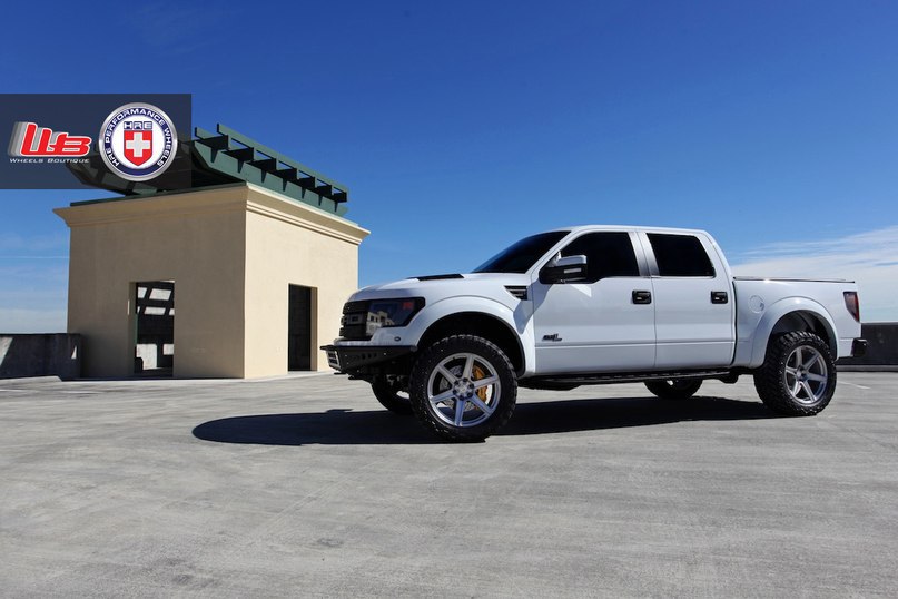 Ford F-150 SVT Raptor.