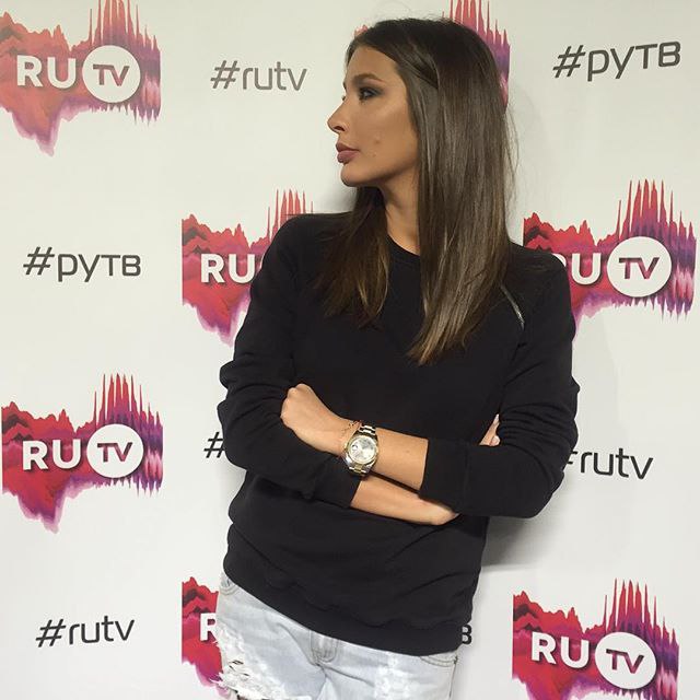 Vkluchaite @ru_tv pryamo seichas make up @romanovamakeup