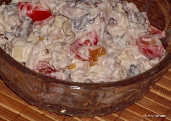 10 салатов с ГРИБАМИ! 1. Салат из куриного филе, свежих огурцов и консервированных шампиньонов ... - 5