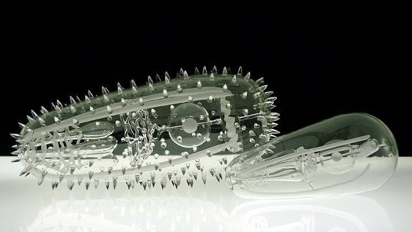 Смертельные болезни в виде прекрасных скульптур из стекла.Художник Люк Джерром выдувает из стекла ... - 3