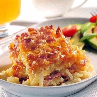 Очень вкусная находка! Приготовление: Выкладываем слоями тёртый картофель, лук, бекон (можно ...