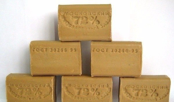 Коричневые брусочки хозяйственного мыла у большинства из нас ассоциируются с временами тотального ...