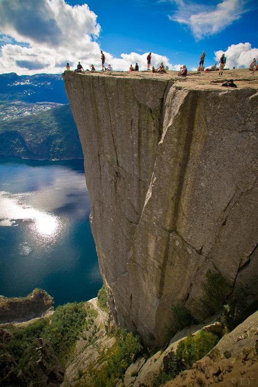  (. Preikestolen) -      -  ...